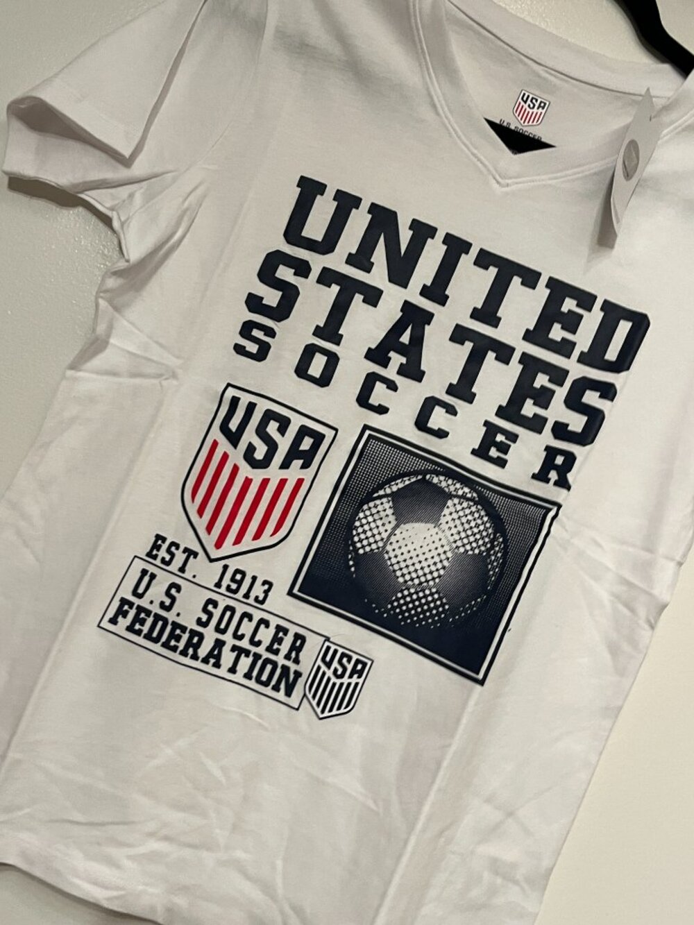 Womens USA Soccer V Neck T-Shirt (Size Medium NWT - 100% cotton)